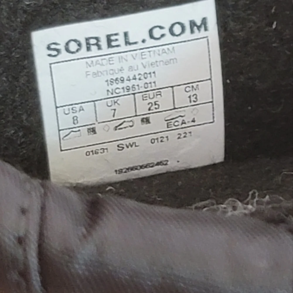 Sorel Kid's Cub Insulated Snow Boot in Black, sz 8